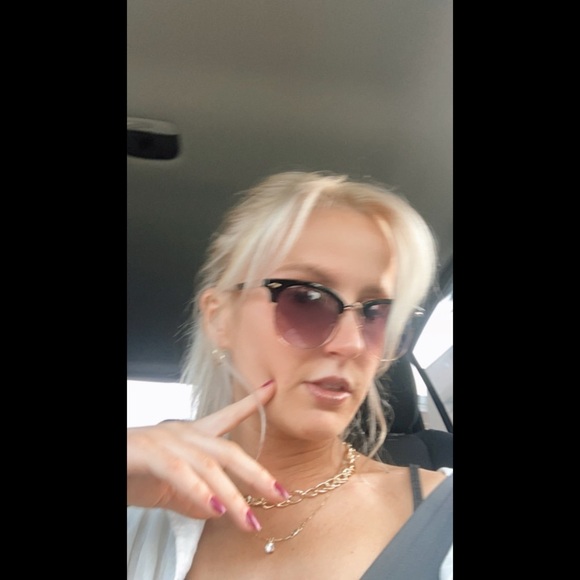 Meet your Posher, Kassidy - Picture 1 of 1